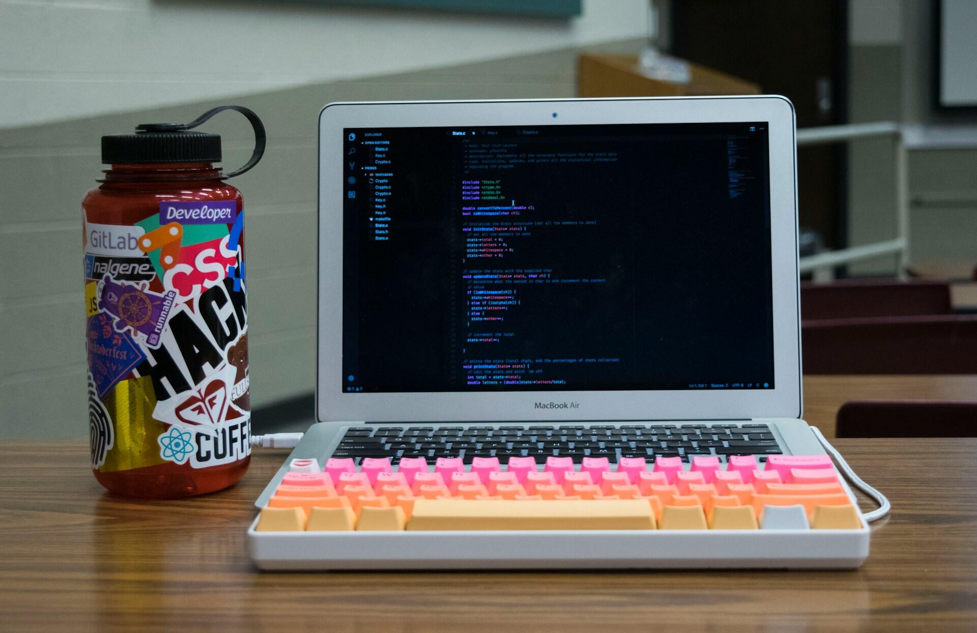 Programma di coding attivo sul pc.