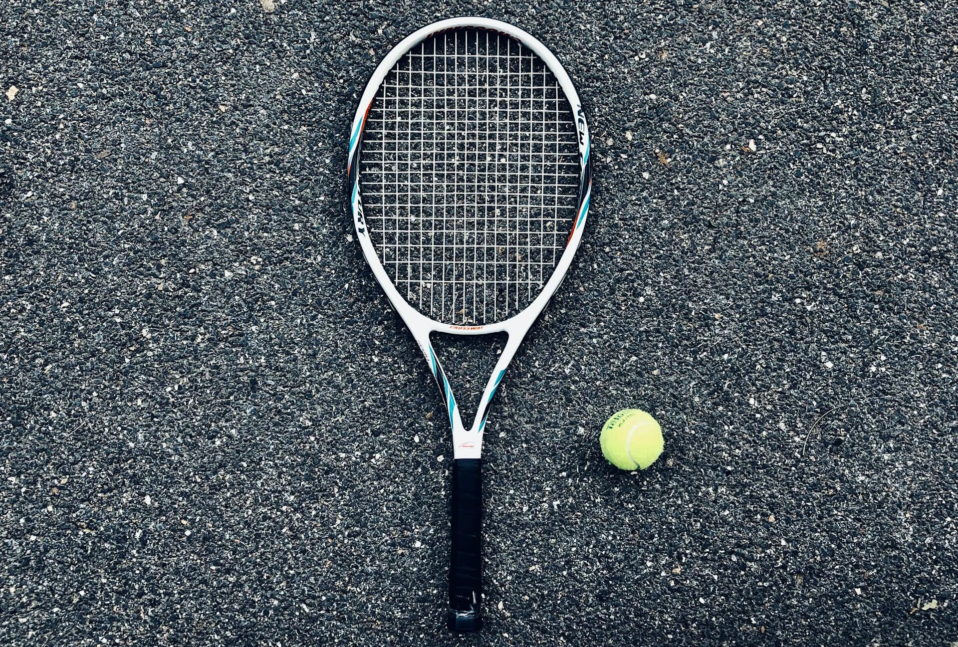 Racchetta e pallina utilizzate per il roland garros 2026.