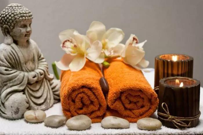 L'Ashtanga Vinyasa Yoga è una forma di Yoga che ha alla base la sincronizzazione di movimento e respiro