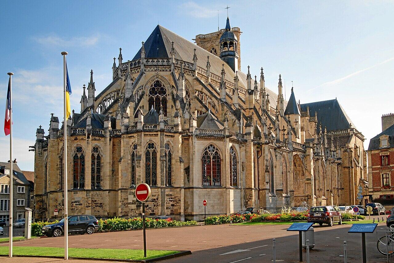 Cattedrale di Nevers, una delle tappe tour de france 2026.