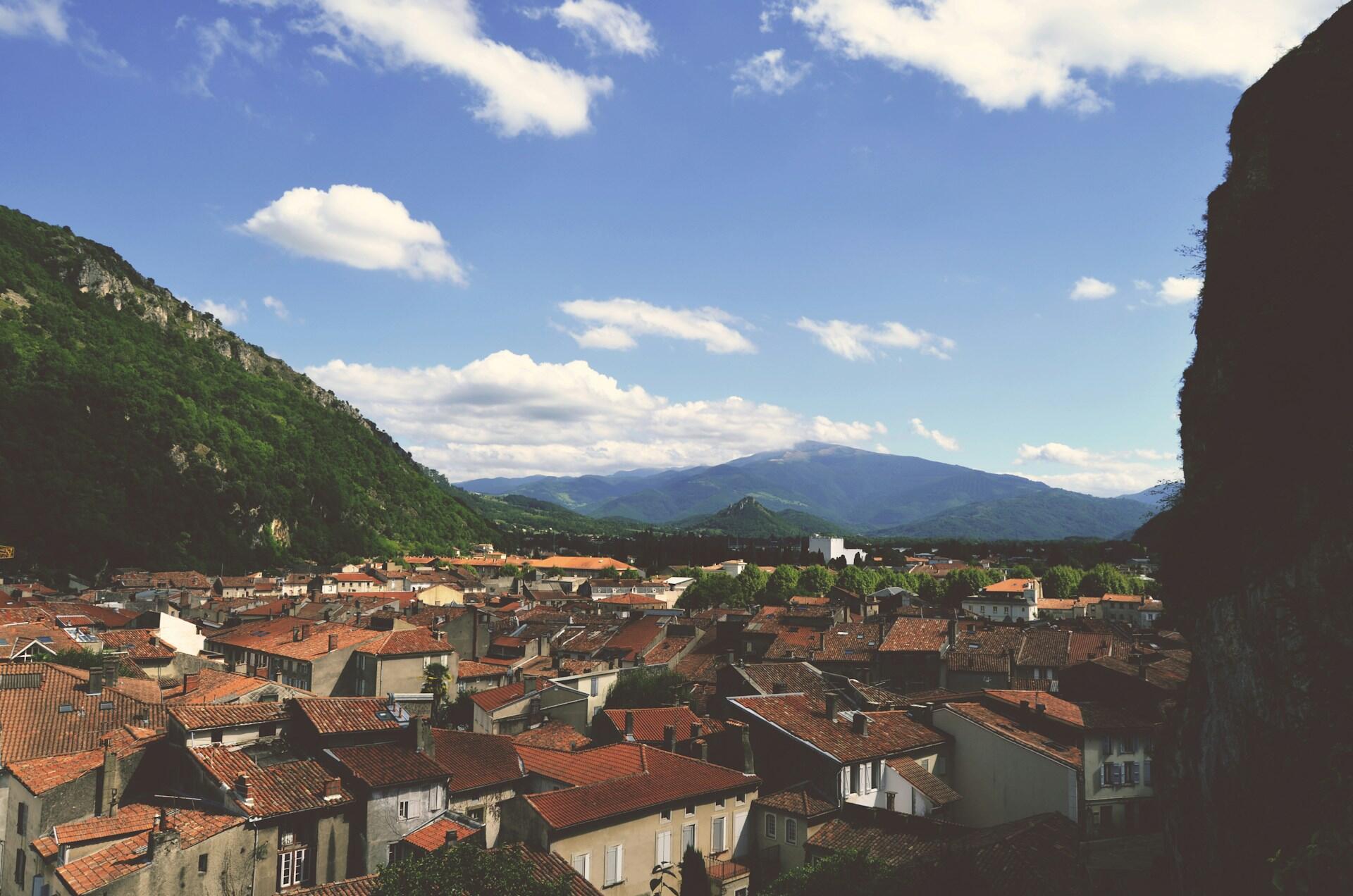Vista di Foix, una delle tappe tour de france 2026.
