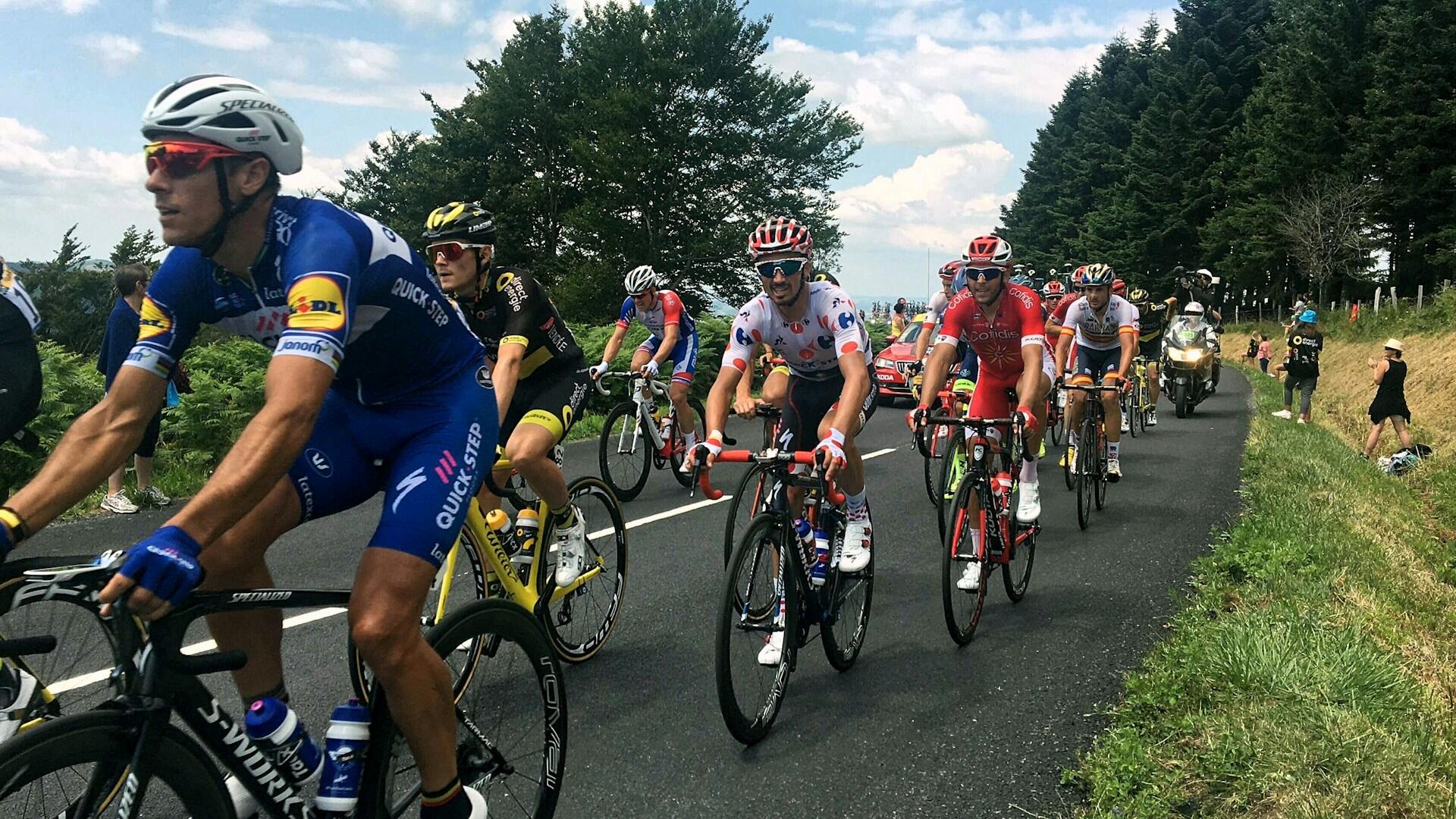 Ciclisti durante il tour de france 2026.