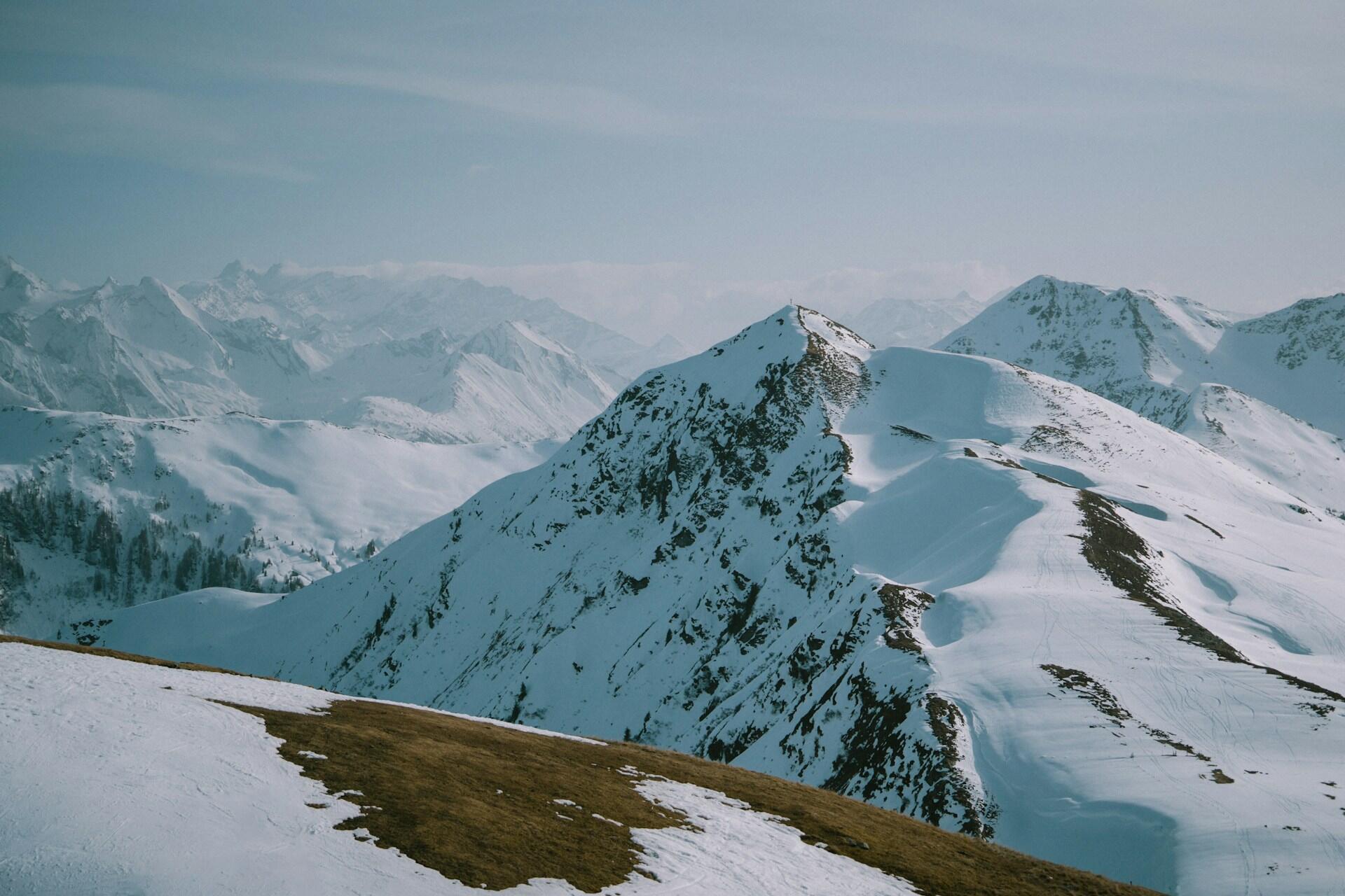 Vista di Alpe d’Huez, una delle tappe tour de france 2026.