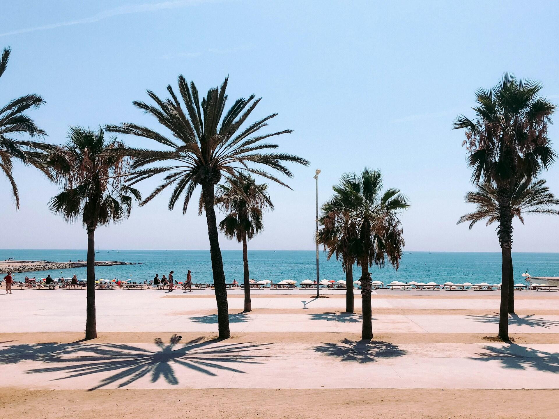 Spiaggia di Barcellona, una delle tappe tour de france 2026.