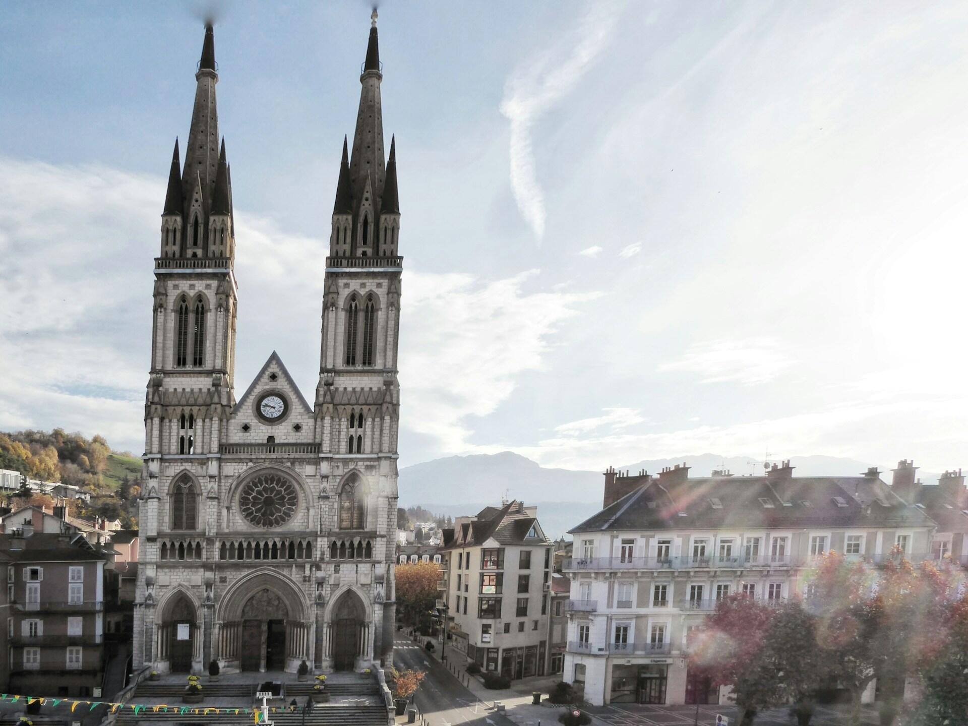 Castello di Chambéry, Chiesa di Voiron, una delle tappe tour de france 2026.