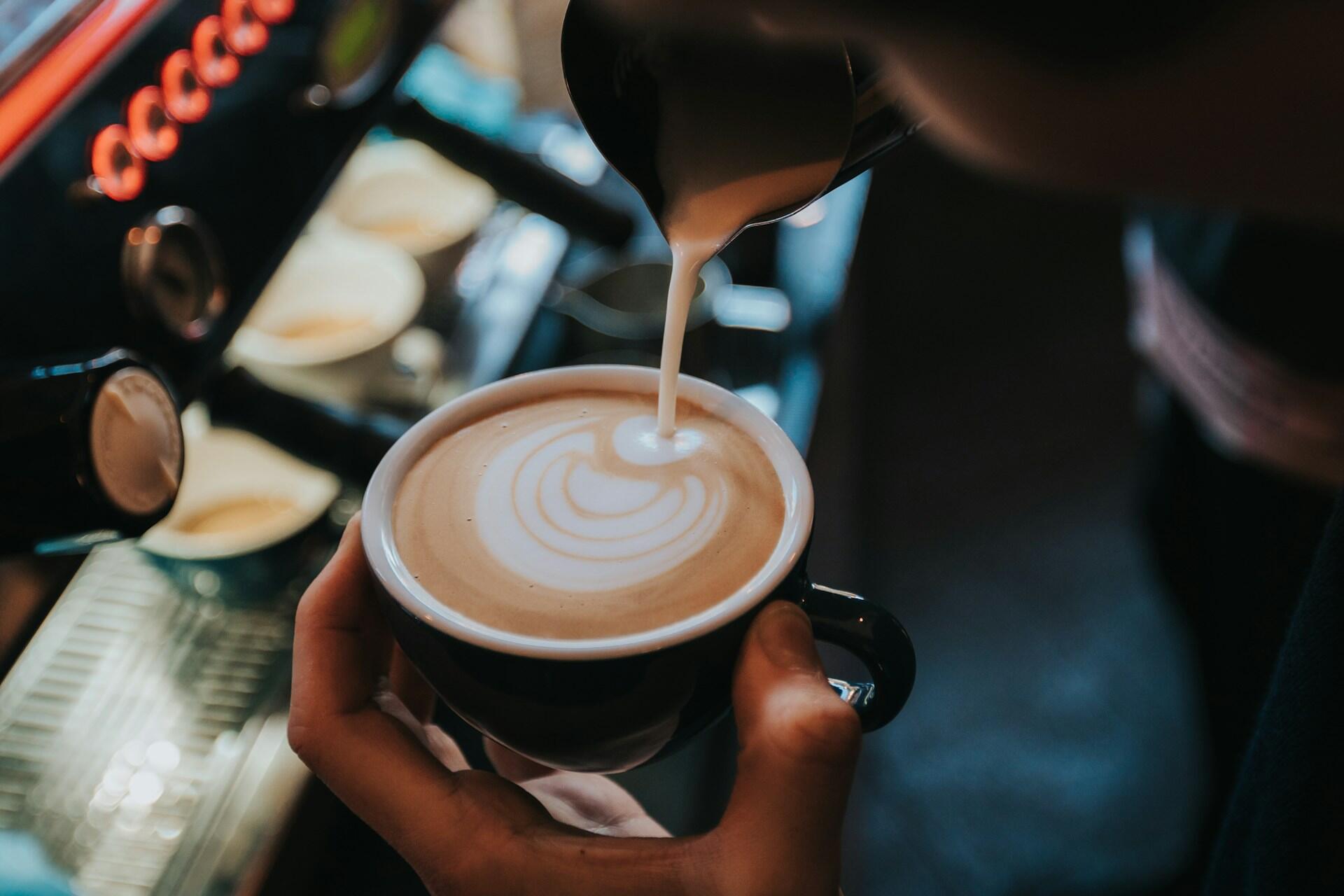Gli effetti negativi della caffeina sulla qualità del sonno.