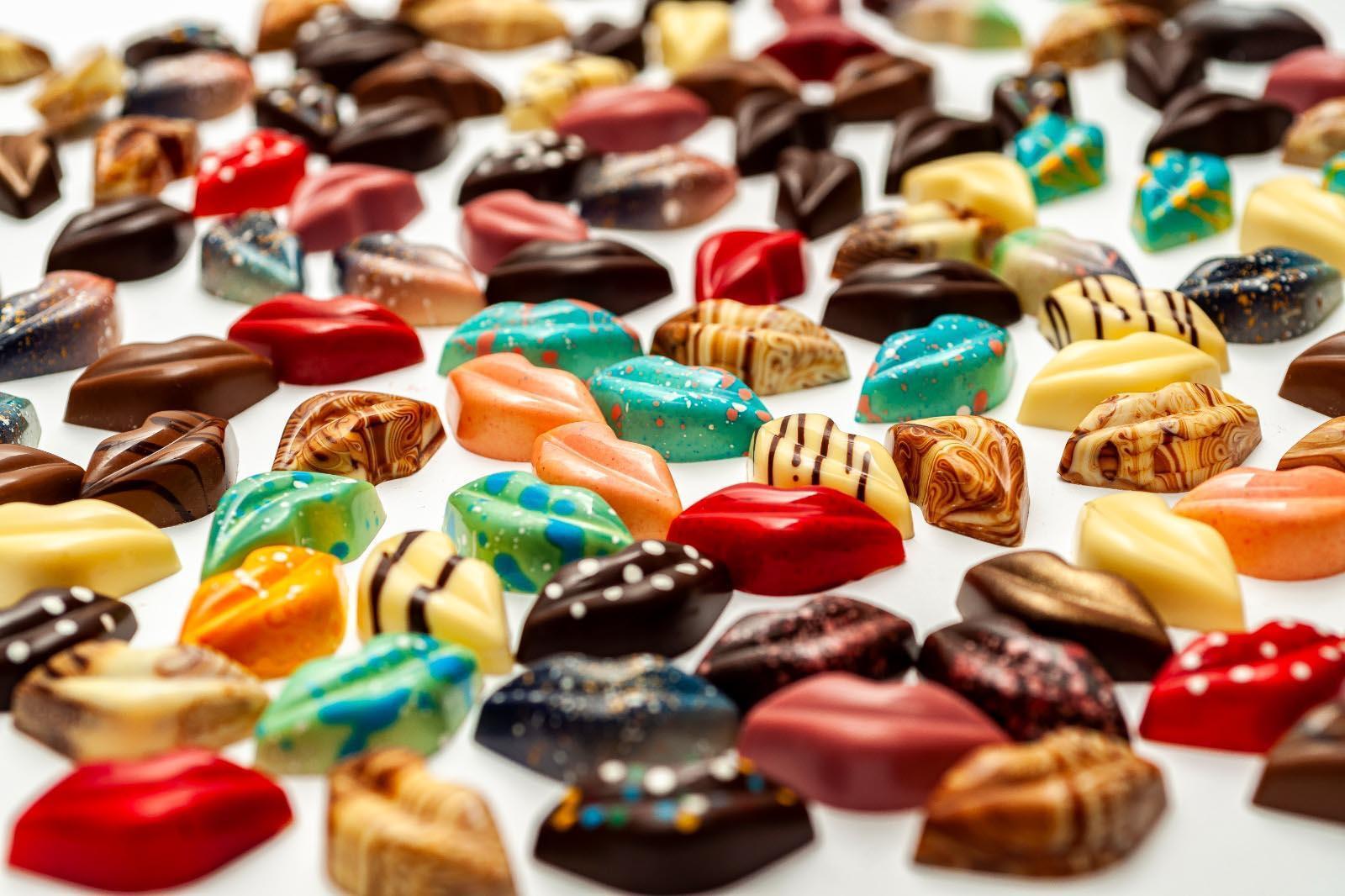 Varietà di cioccolatini in esposizione durante l'Eurochocolate di Perugia.