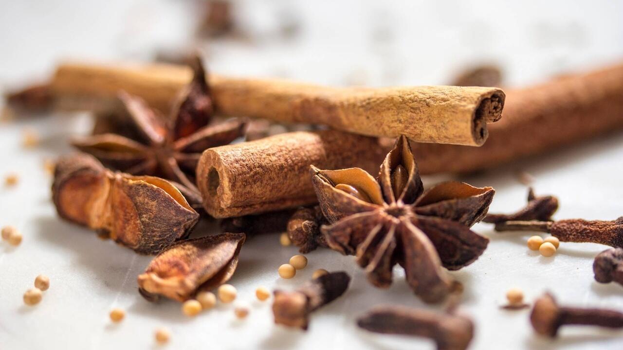 Le spezie e i sapori usati per i dolci della festa di santa Lucia.