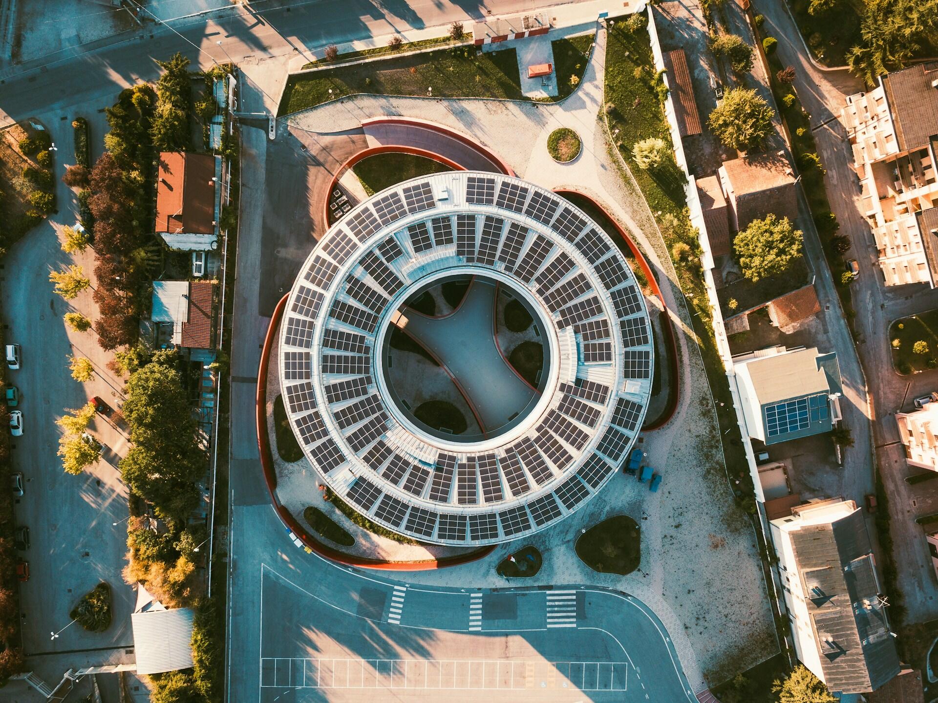 Una panoramica dall'alto di un'edificio dell'Aquila. 