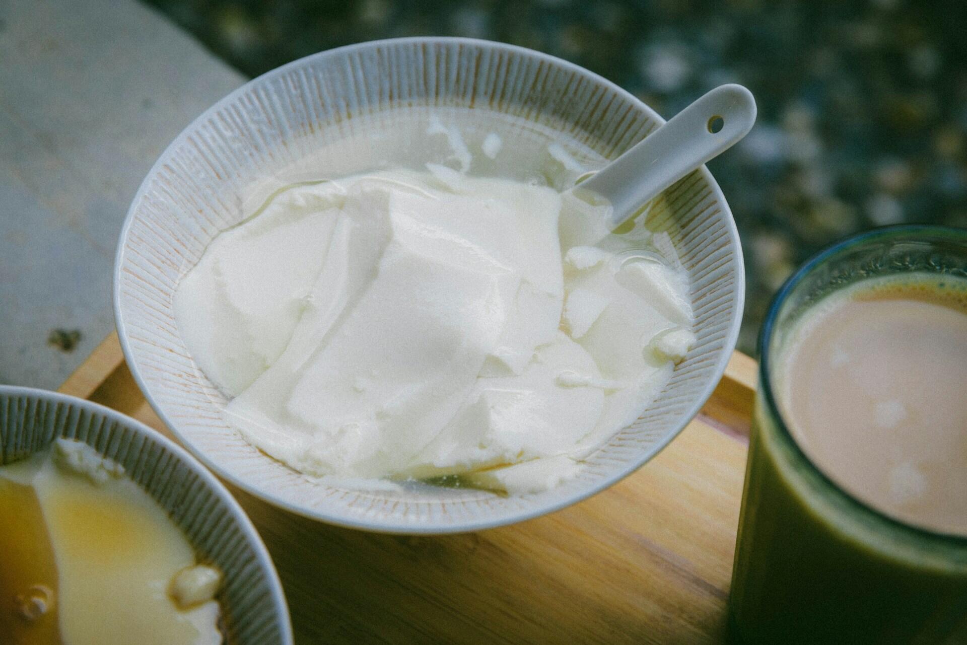 Ciotola di yogurt: la sua fermentazione dipende dalla respirazione cellulare.