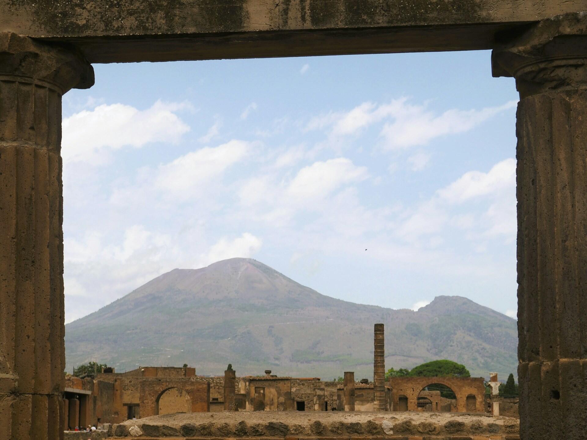 Vista di Pompei e il Vesuvio.