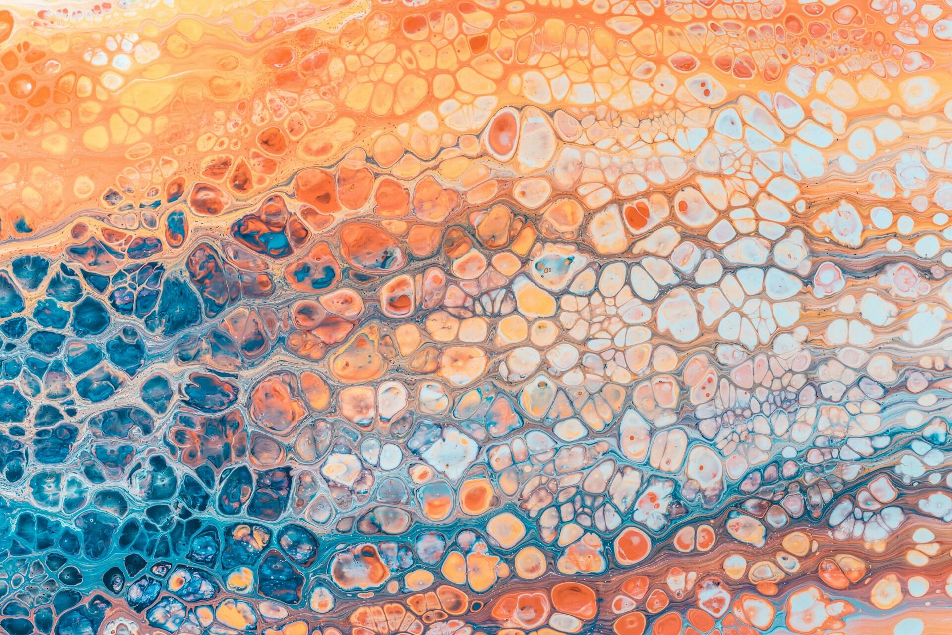 llustrazione di cellule biologiche al microscopio associata alla teoria cellulare e ai principi fondamentali della biologia.