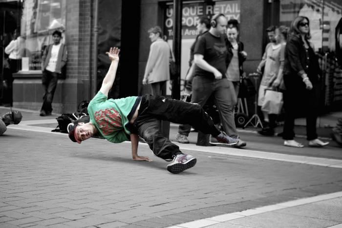 ストリートダンスを楽しむ