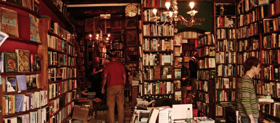 図書室または本屋さん