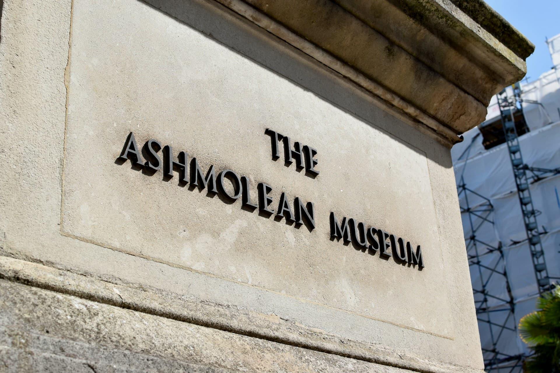 メシアを所蔵するアシュモレアン博物館の外壁