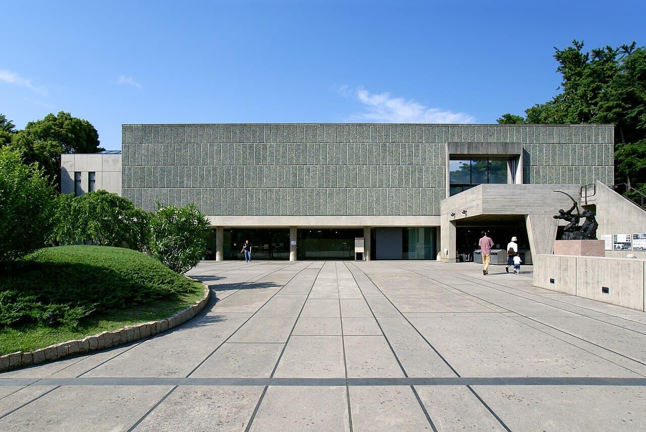 上野公園に建つ国立西洋美術館の外観