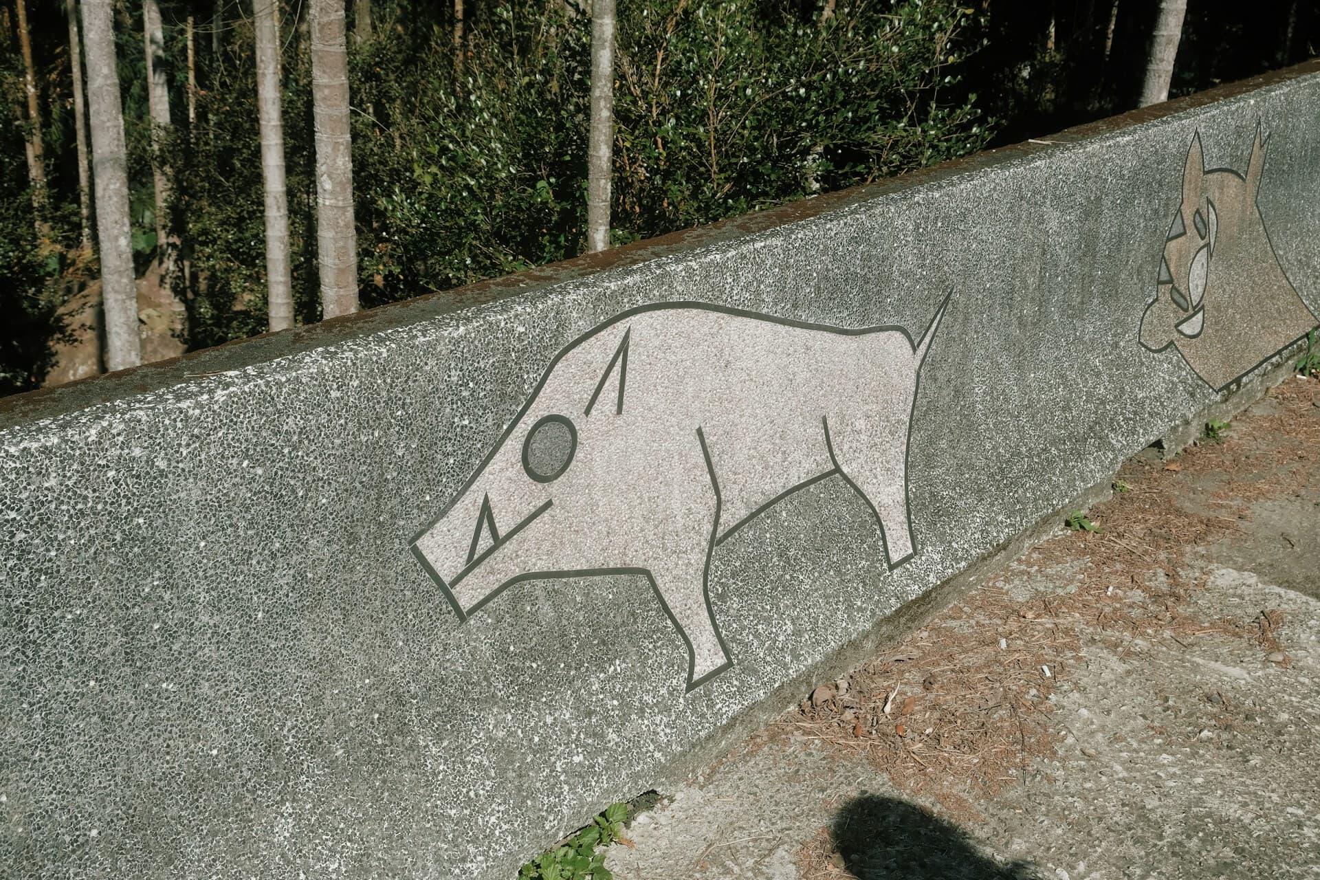 干支である猪(イノシシ)が描かれた壁画