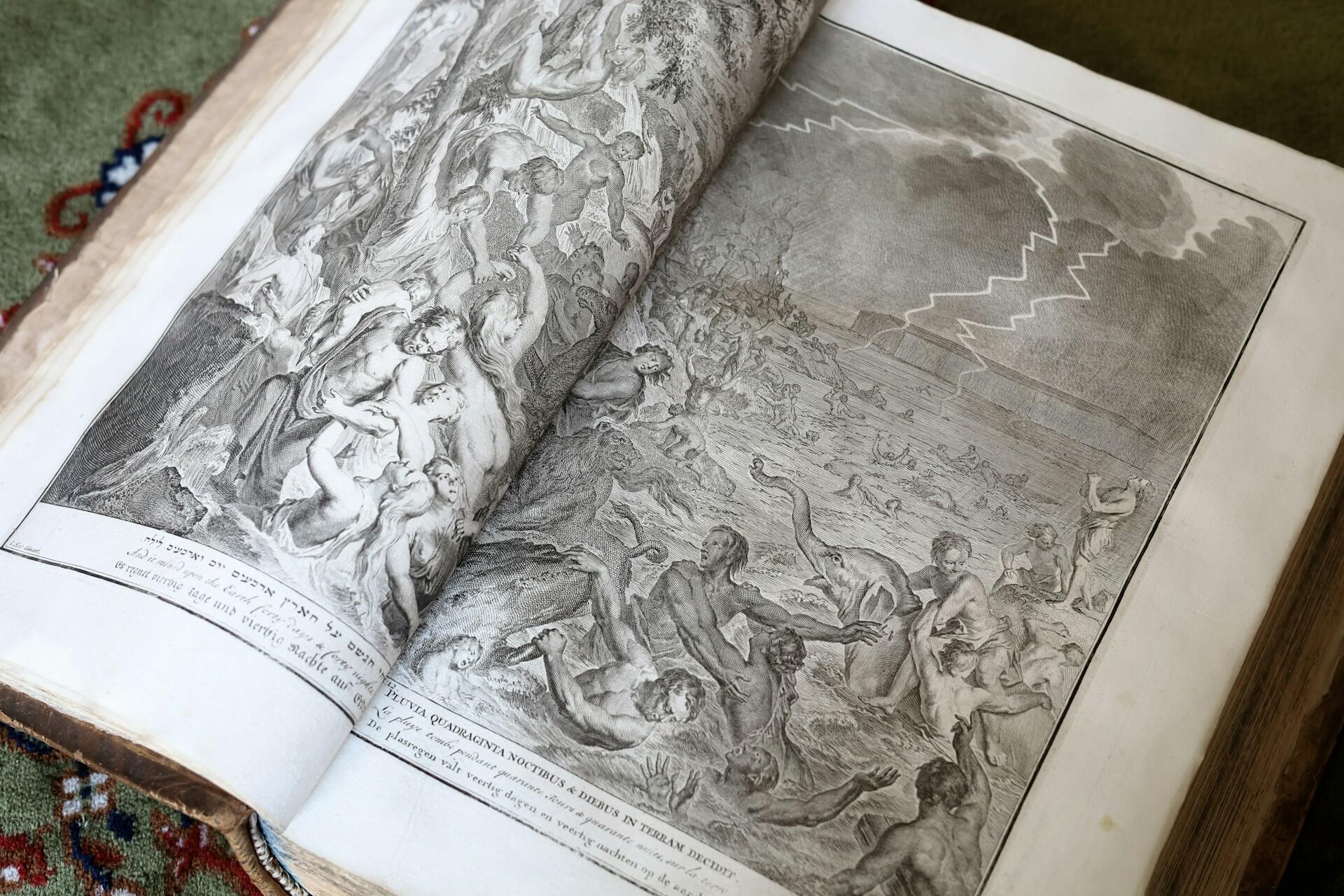 Atverstos Biblijos puslapis