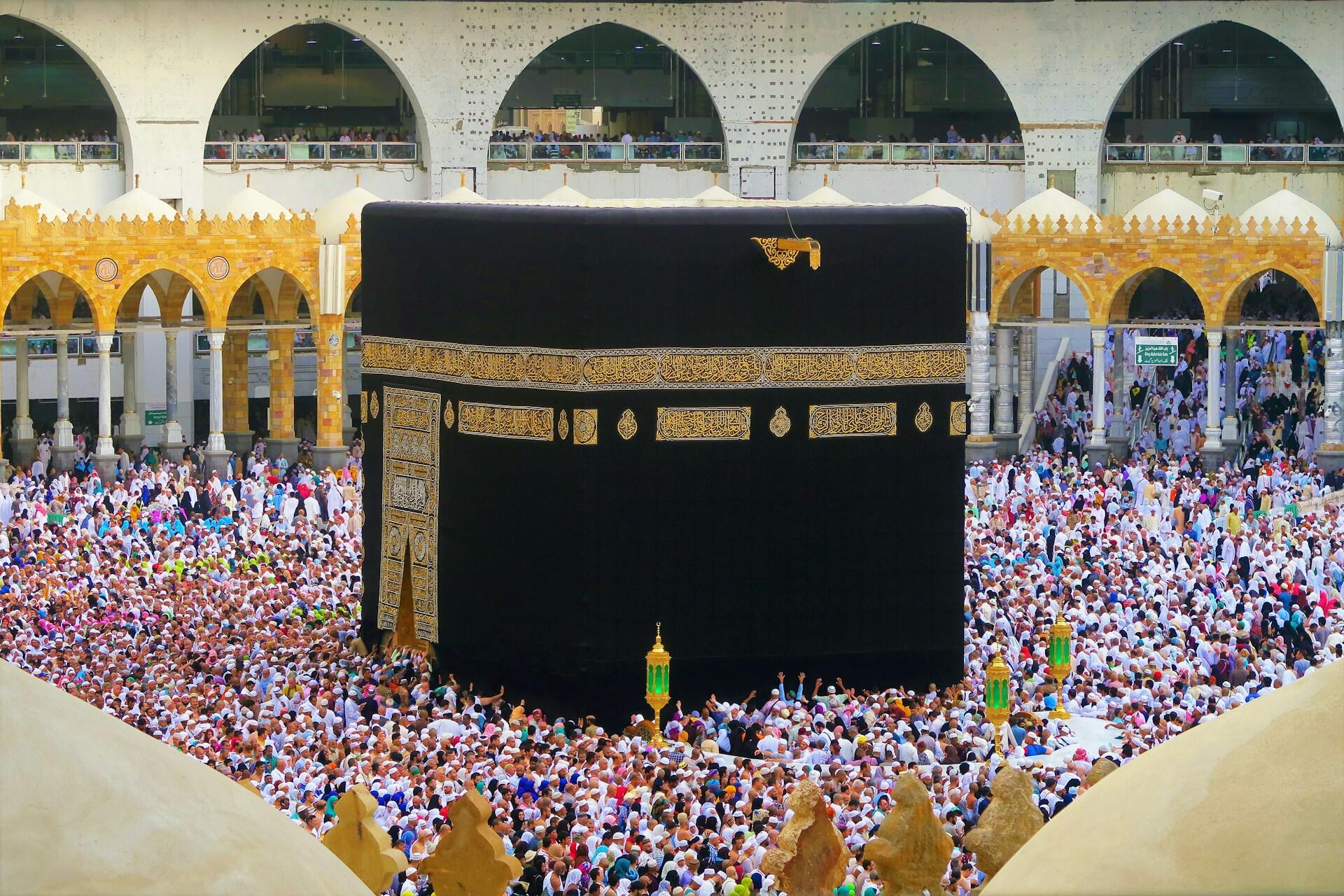Kaaba, apsupta žmonių minios