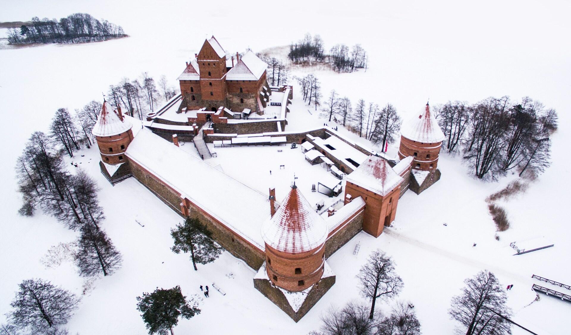Trakų pilis žiemą