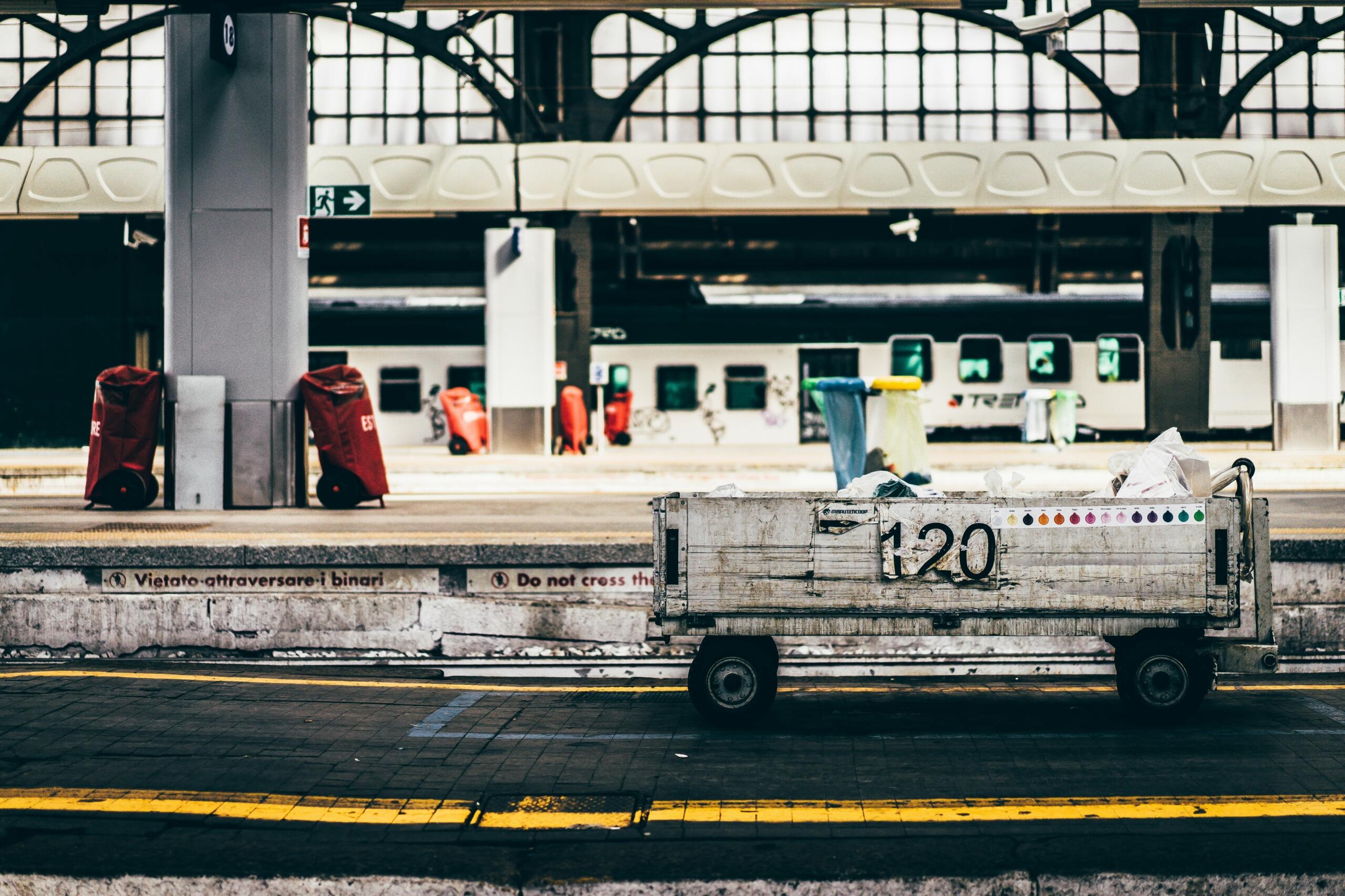 Krovininis vėžimėlis su skaičiumi 120