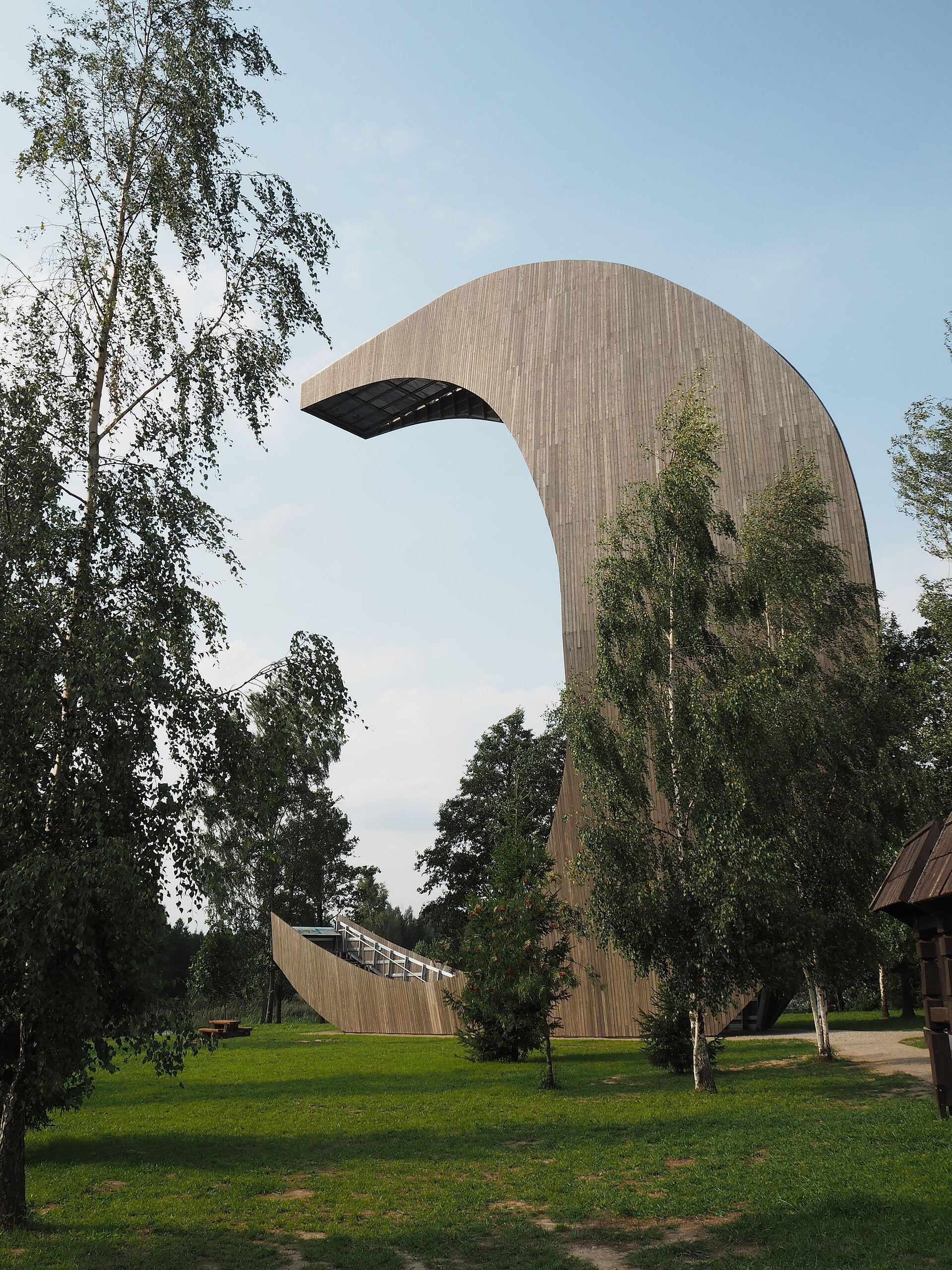 Lenktos formos apžvalgos bokštas.