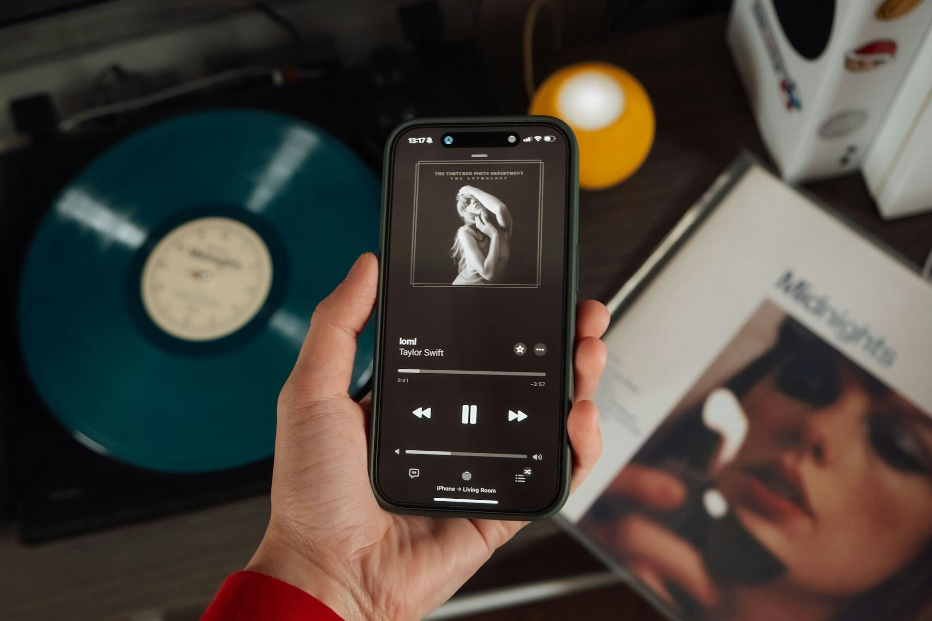 Taylor Swift muzika telefono ekrane