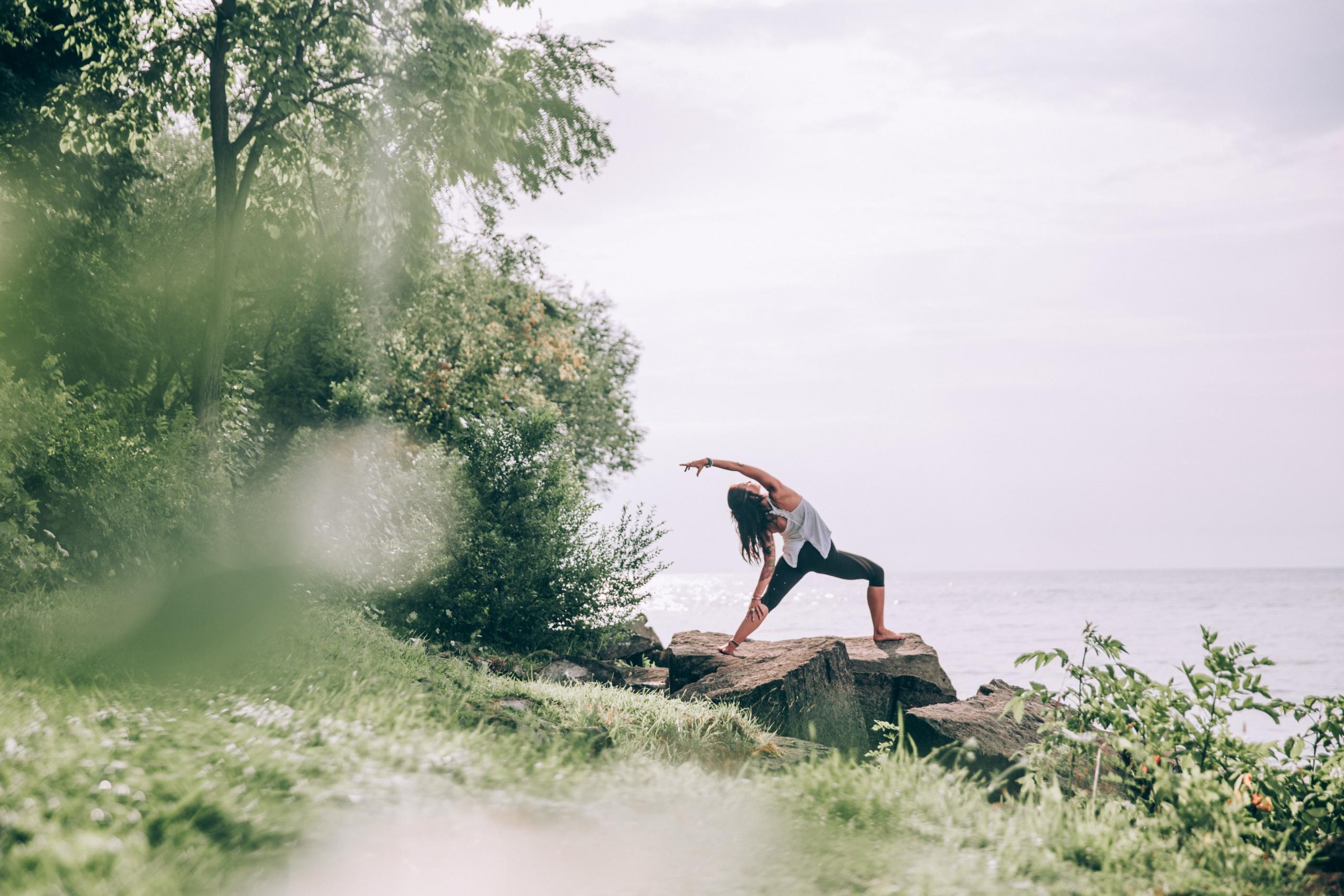 Pratique du yoga dans la nature