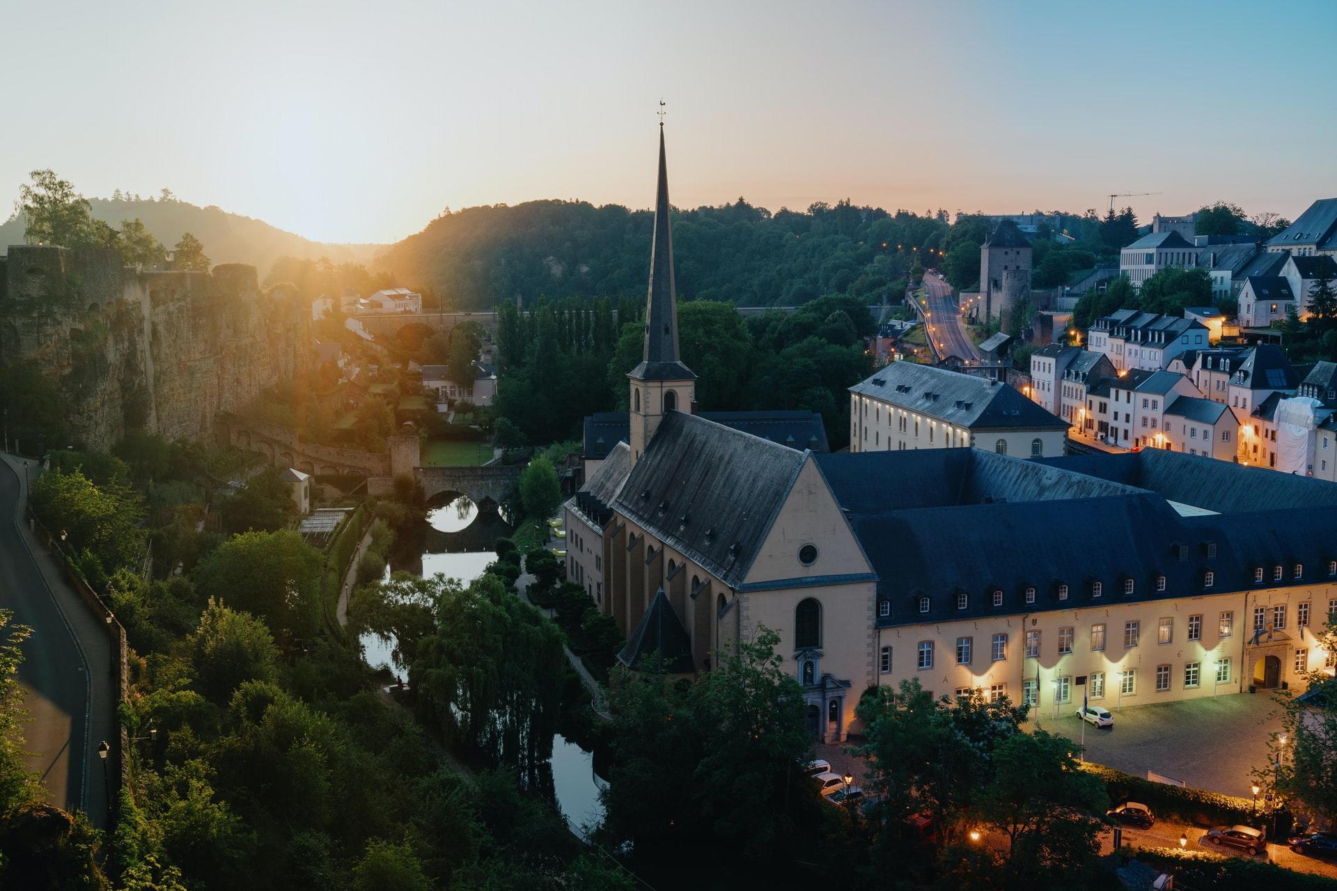 vue sur la ville de luxembourg couché de soleil