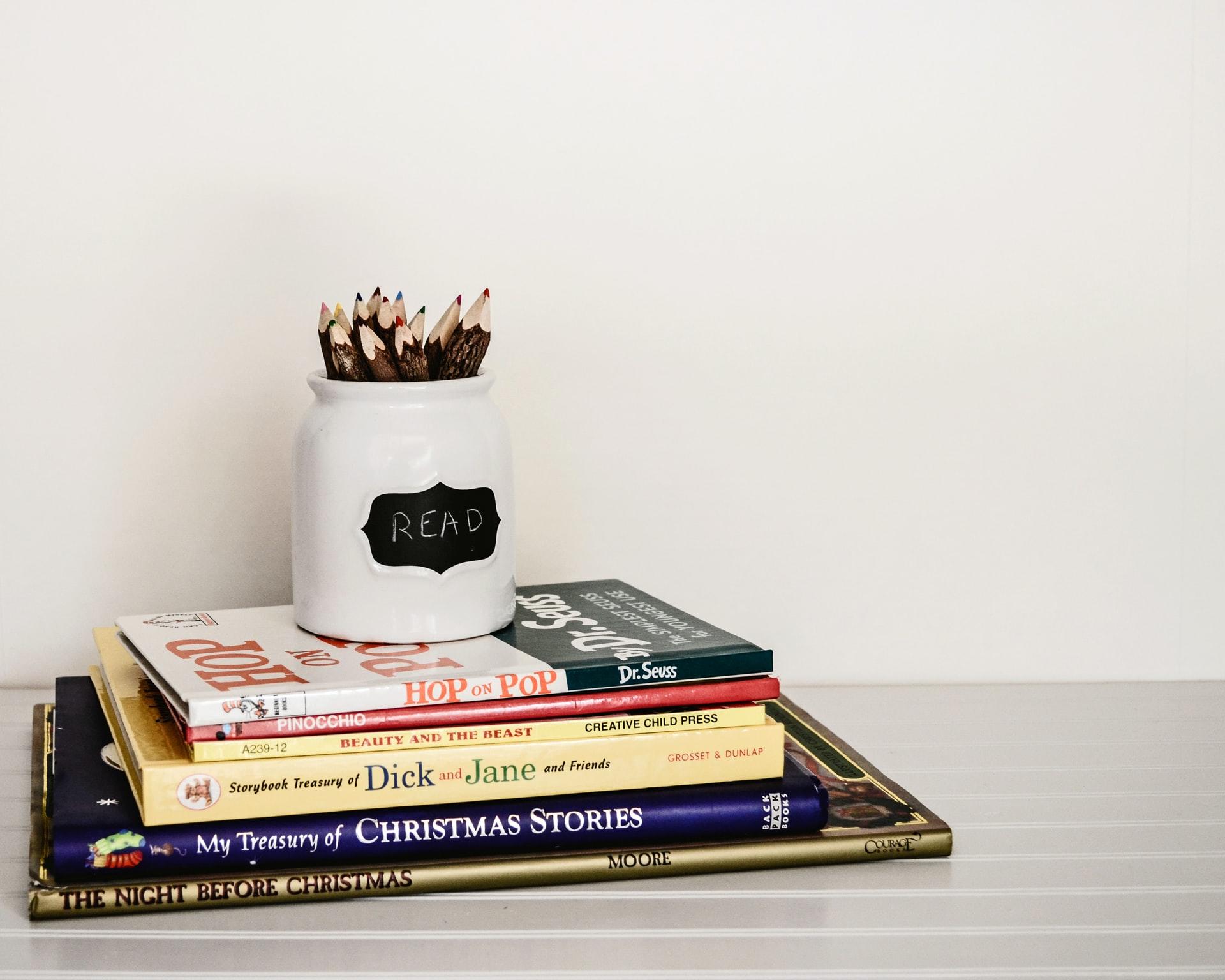 livres d'anglais avec pot crayons