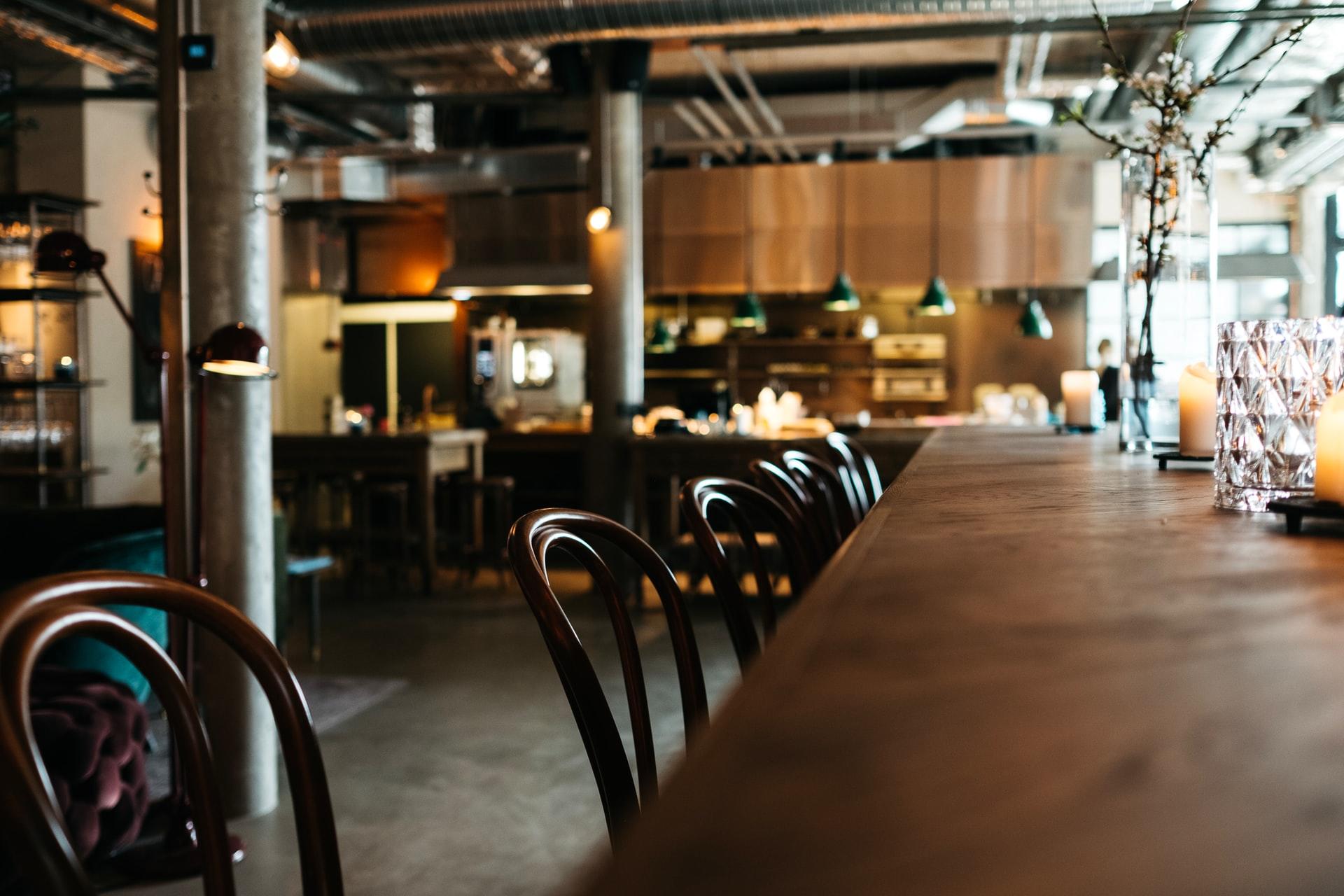 chaises et tables restaurant café