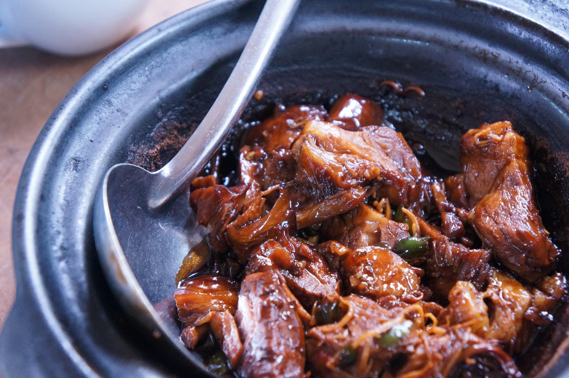 cuisine avec viande dans poêle