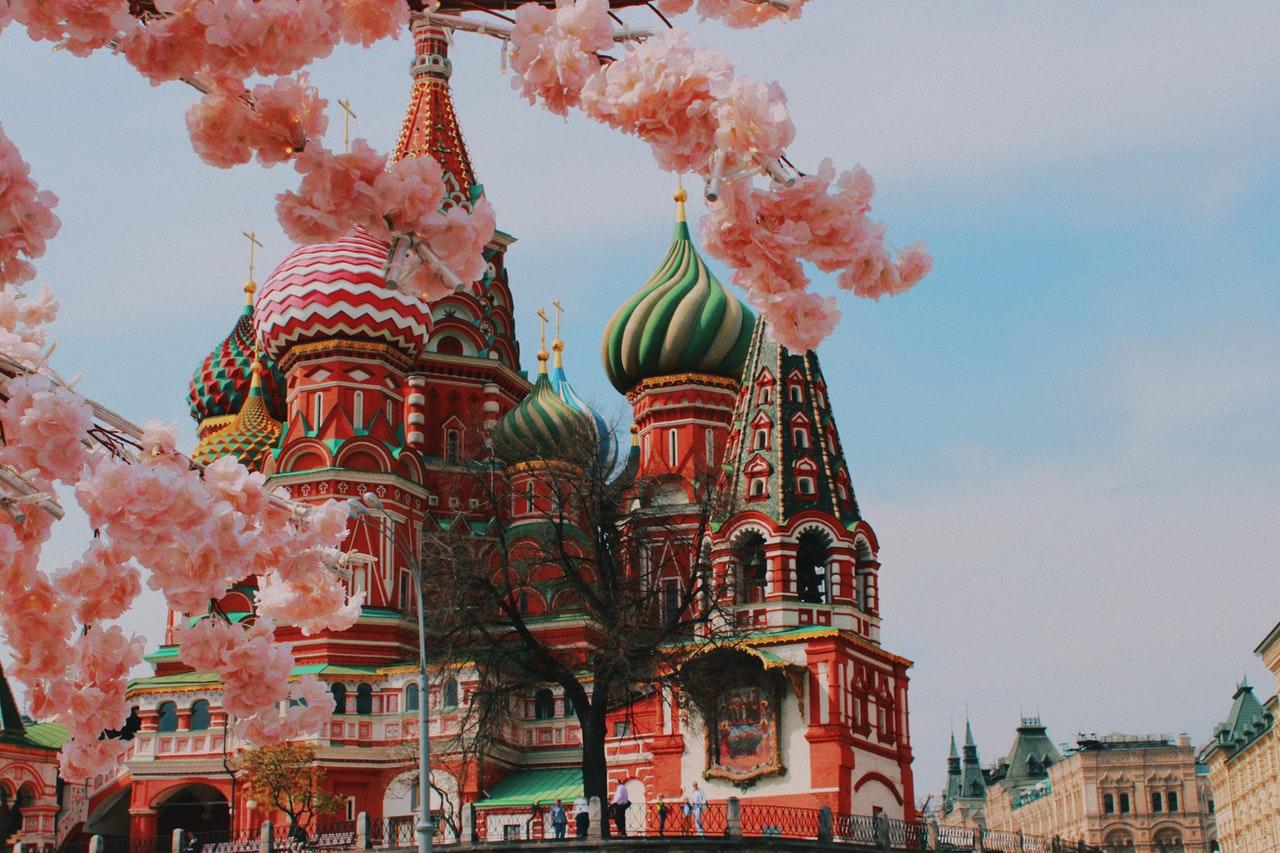 cathedrale sainte bazile à moscou au printemps