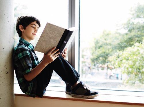 A l'inverse du soutien scolaire, la lecture permet d'apprendre le français sans aide extérieur (professeur de français).