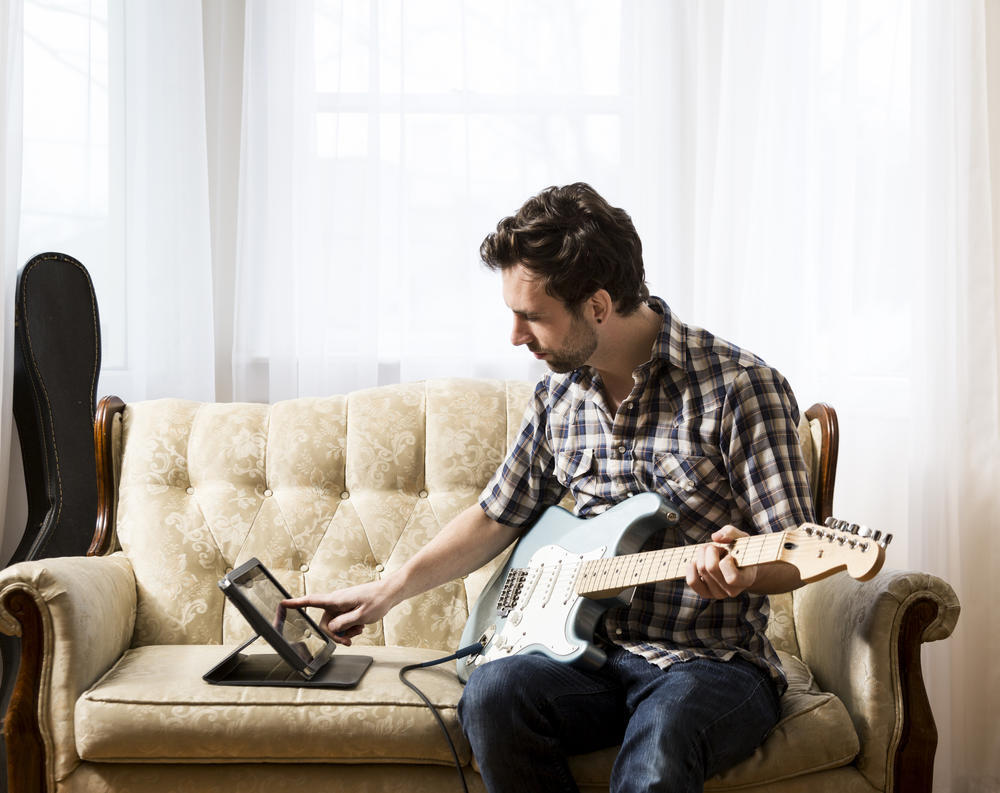 Quels sont les moyens pour apprendre à jouer de la guitare ?