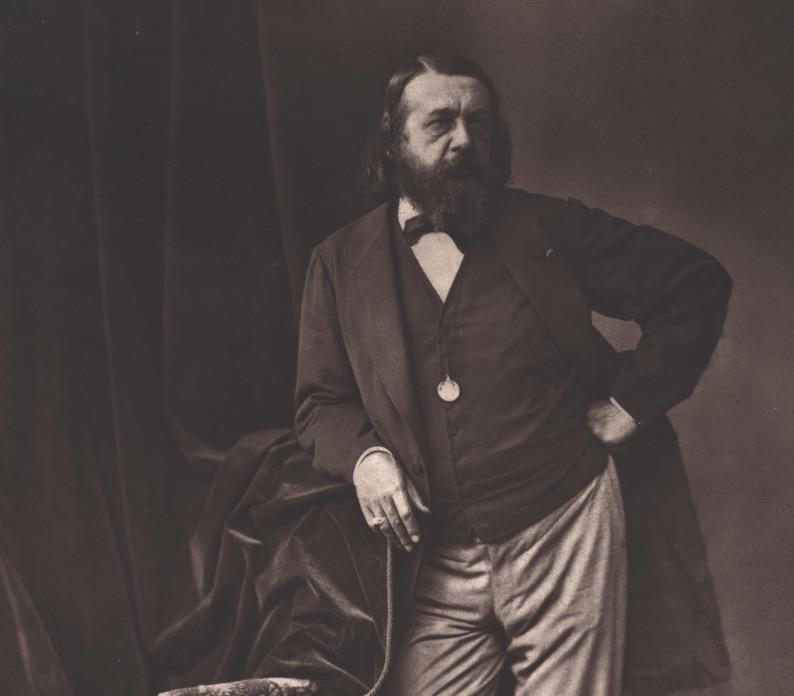 Alors que Gautier était un ardent défenseur du romantisme, son travail est difficile à classer et reste un point de référence pour de nombreuses traditions littéraires subséquentes telles que le parnassianisme, le symbolisme, la décadence et le modernisme. Il était très apprécié par des écrivains aussi divers que Balzac, Baudelaire, les frères Goncourt, Flaubert et Oscar Wilde.