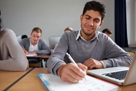 Comment prendre des cours de maths avec un étudiant.