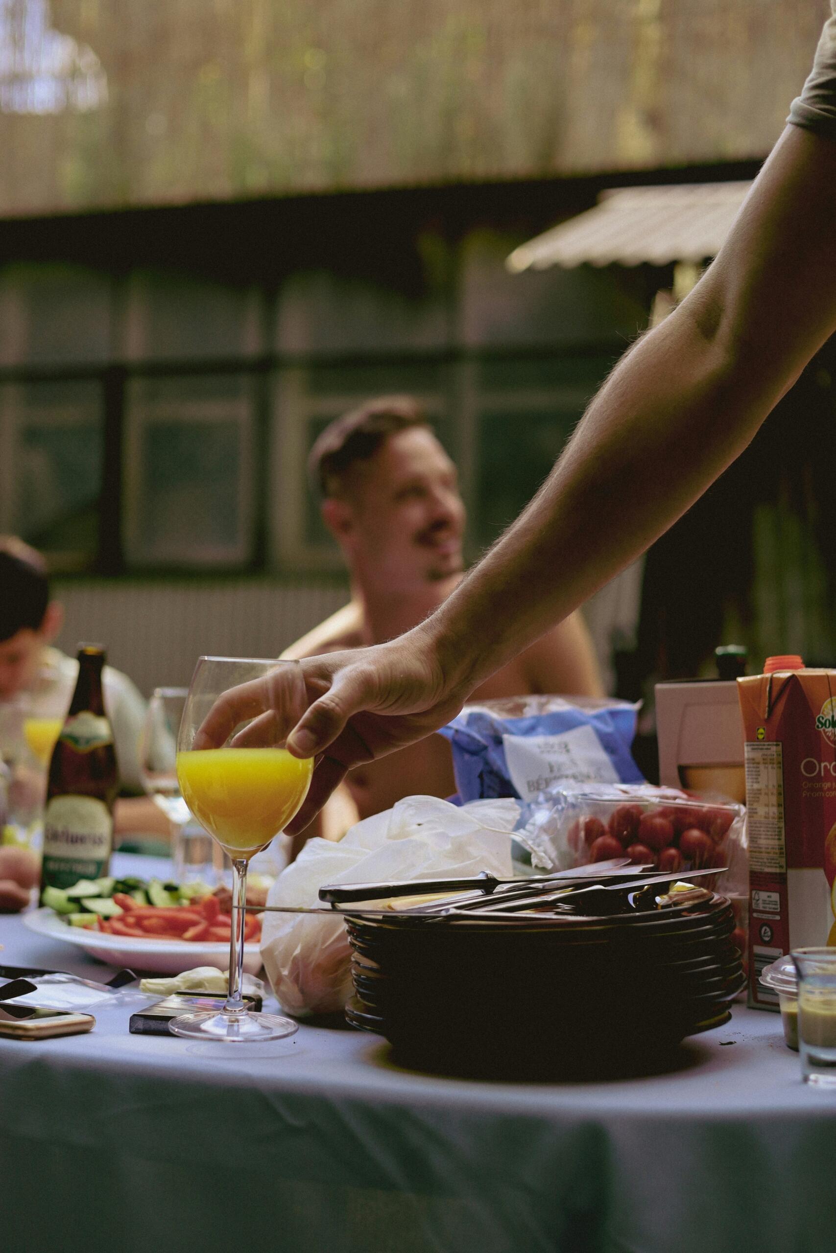 Saklāts brokastu galds.