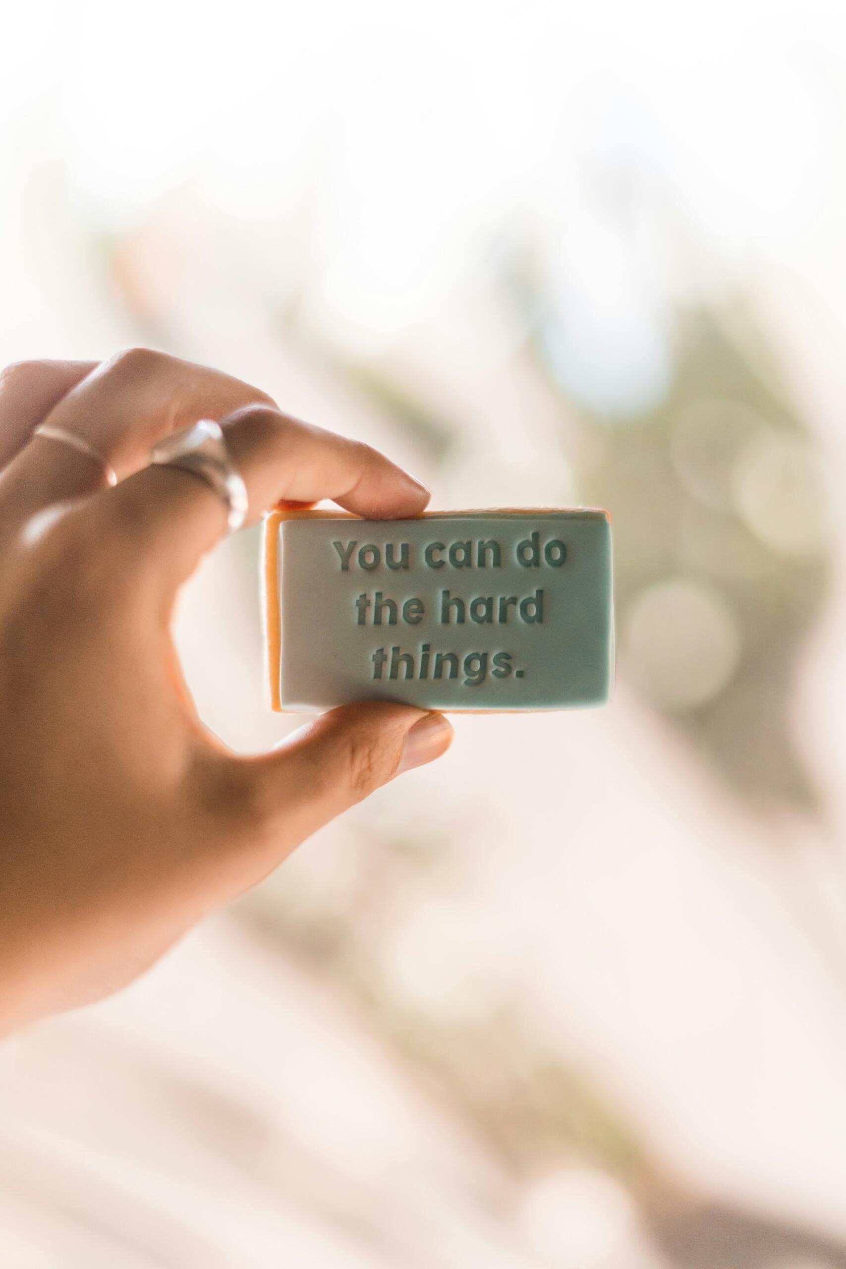 Uzraksts “You can do the hard things.”