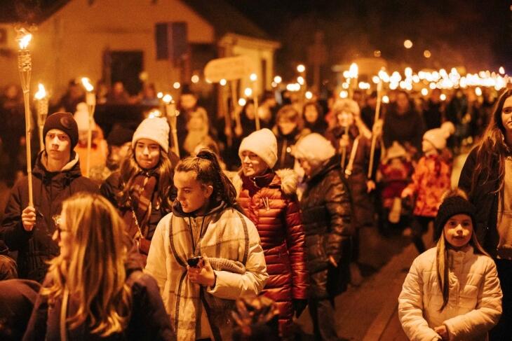 Lāčplēša dienas lāpu gājiens