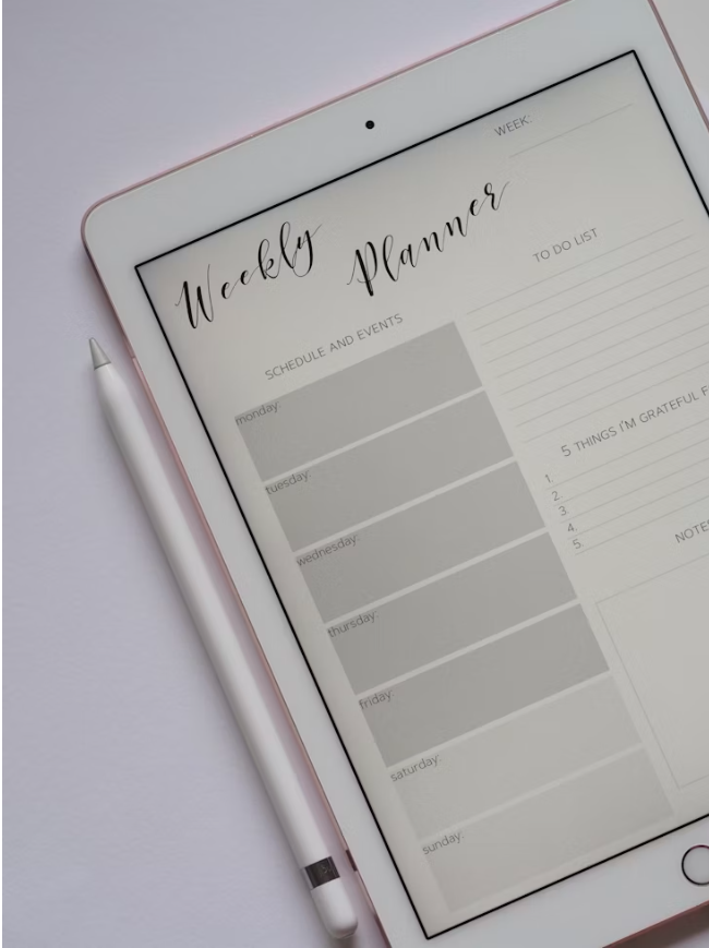 Planšetes ekrāns ar “Weekly Planner”.