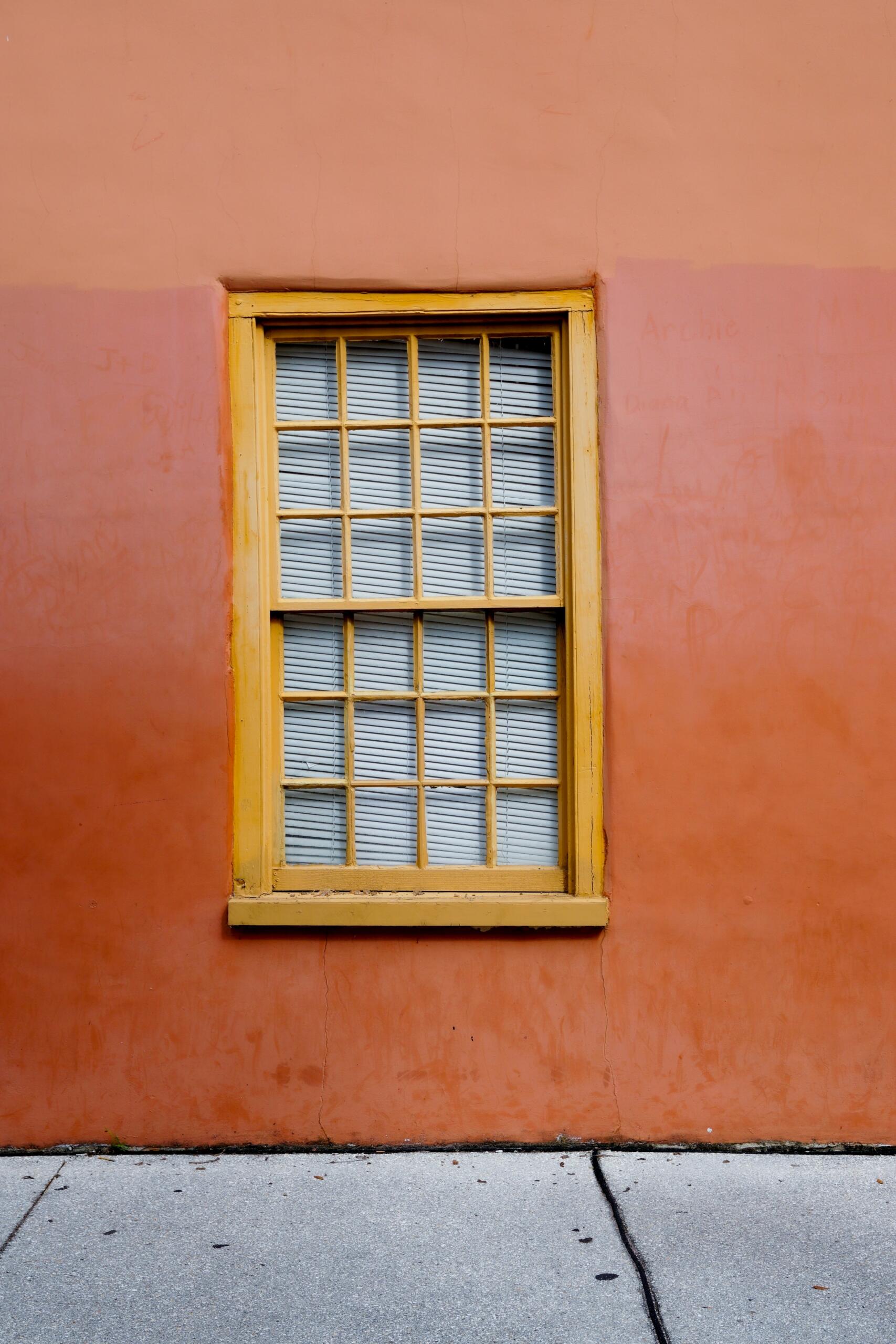 Loga režģis ar regulārām taisnstūra formām