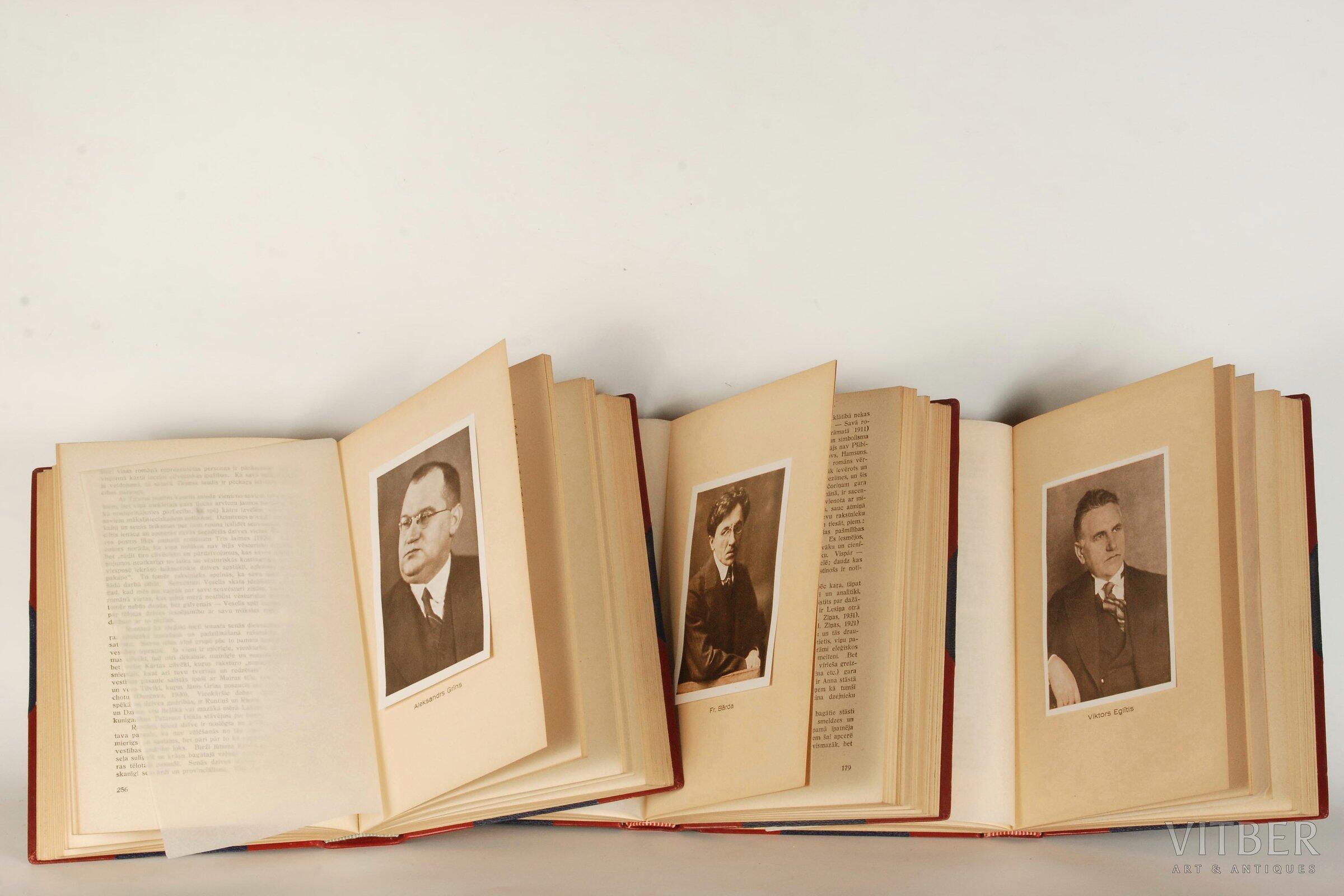 Atvērtas grāmatas ar latviešu klasiskās literatūras autoriem