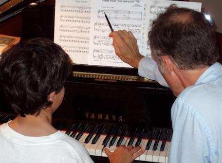 Compléter l'enseignement de son prof de piano avec des tutos.