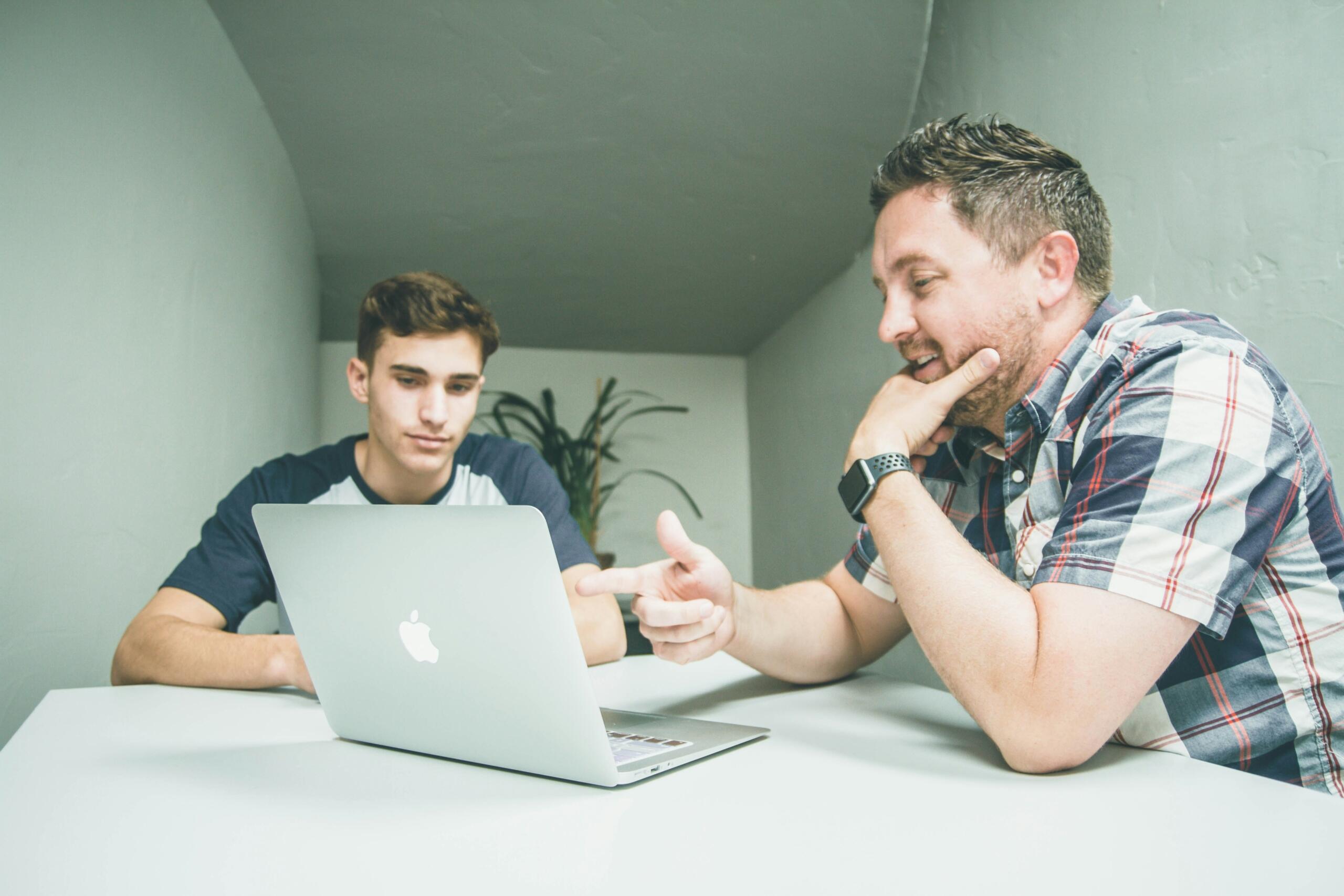 tutor and student learning together on a laptop with Superprof