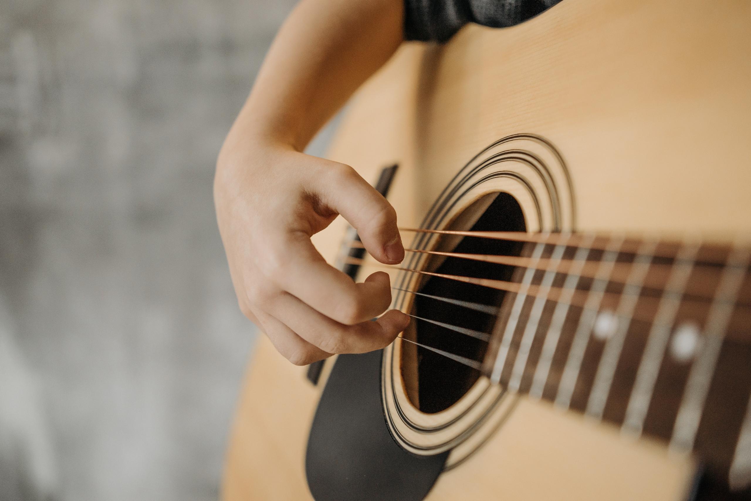 como aprender guitarra