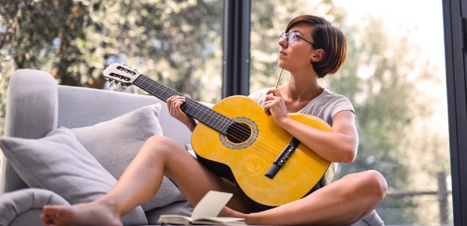 beneficios en la salud de tocar guitarra