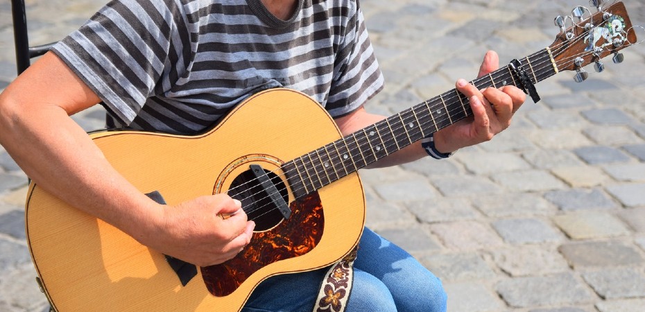 beneficios aprender guitarra
