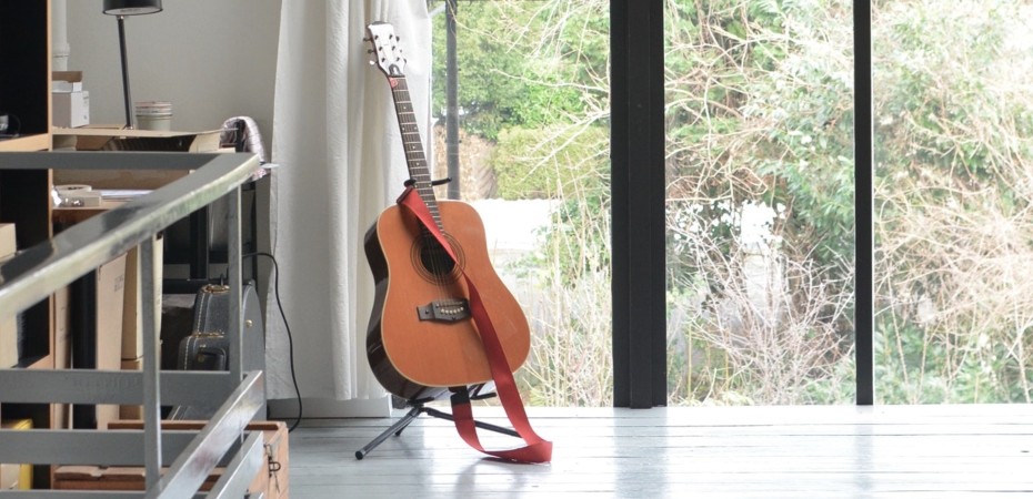 tocar guitarra beneficios
