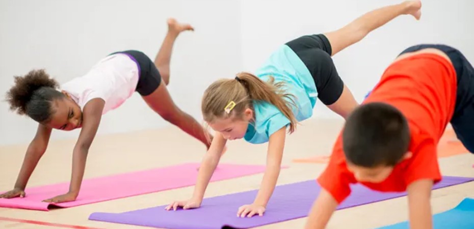 dar clase de yoga a ninos
